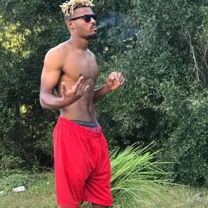 Meet your Posher, Leslie